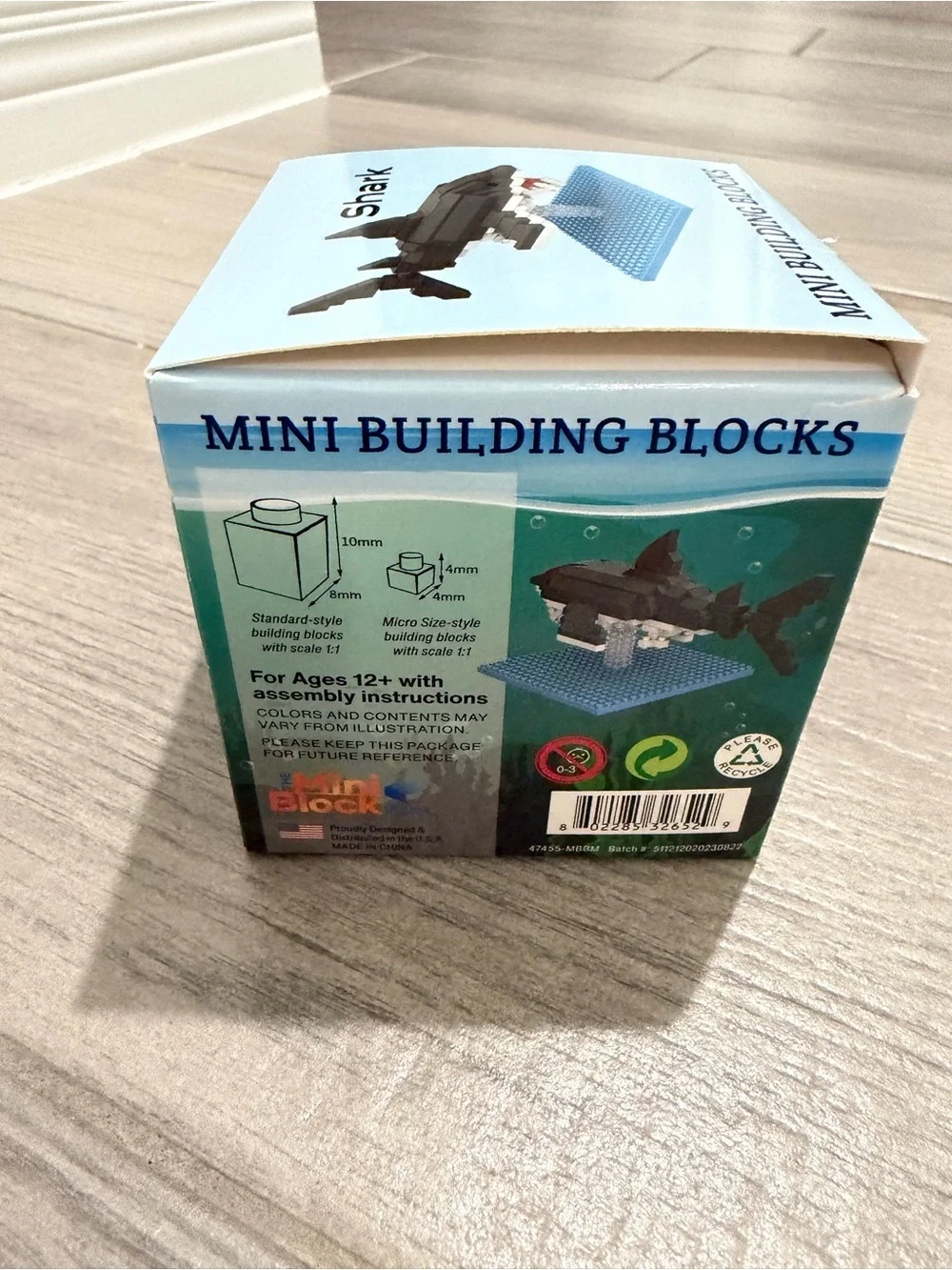 Mini building blocks shark